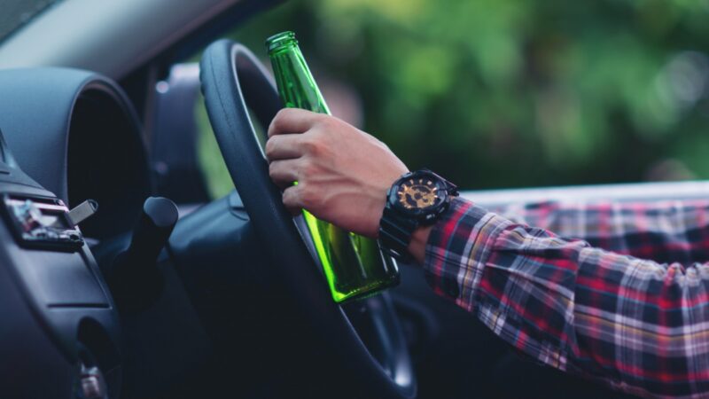 Złapano seniora prowadzącego samochód po spożyciu alkoholu
