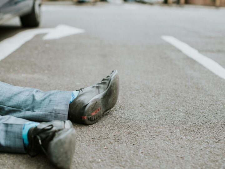 Wstrząsająca kolizja w Chełmnie: pieszy potrącony przez samochód osobowy