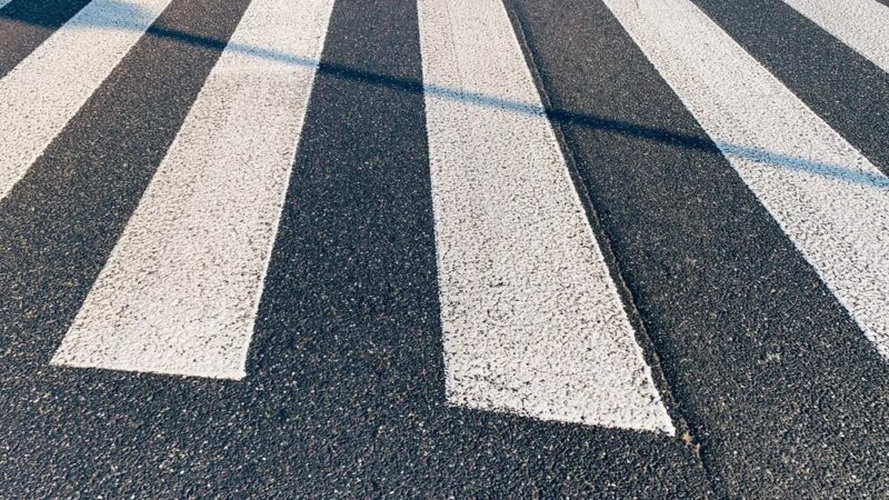 Policjanci z Chełmna promują bezpieczeństwo dzieci w Światowy Dzień Pamięci Ofiar Wypadków Drogowych