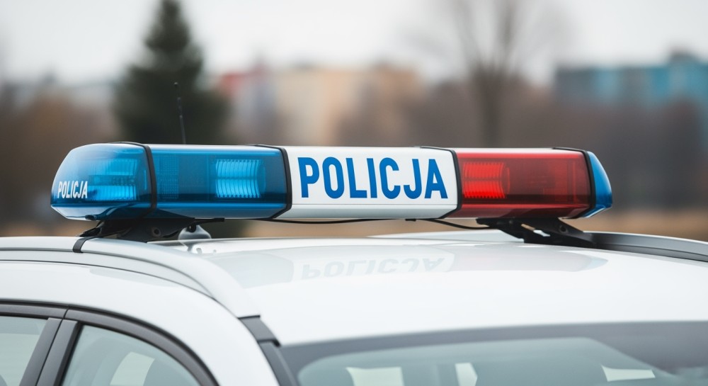 Policja poszukuje świadków kradzieży paczki – rozpoznajesz tę kobietę?