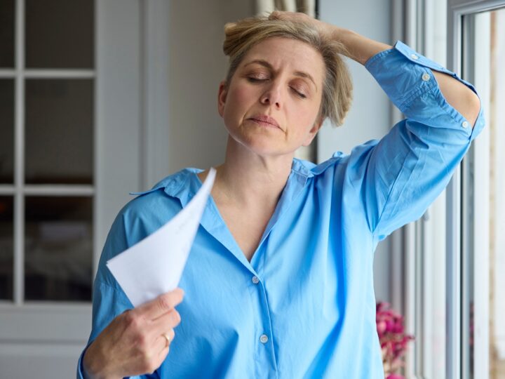 Menopauza a suplementacja – jakie składniki łagodzą uderzenia gorąca i wahania nastroju?